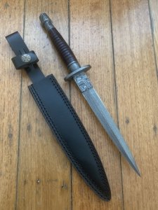COMMANDO BLADED KNIFE WITH 200 LAYER DAMASCUS BLADE AND ROSEWOOD HANDLE