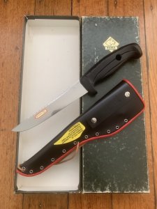 Puma Knife: Puma Original 1985 Tunny Model 13 6366 in Original Sheath & Green Box