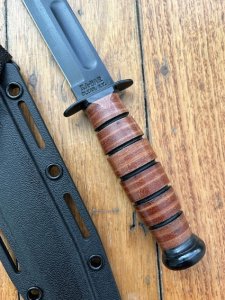 Ka-Bar Knife: Kabar USMC Special Edition Short Plain-edge blade with Hard Sheath