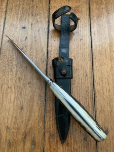Puma Knife: Pre-64 'USED' 3596 GNICKER Knife with Stag Handle In Original Forest Green Sheath