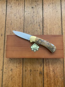 Puma Knife: Puma Original Scrimshawed Puma Aligator 4 Star Folding Lock Blade Knife with Presentation Box