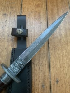 COMMANDO BLADED KNIFE WITH 200 LAYER DAMASCUS BLADE AND ROSEWOOD HANDLE
