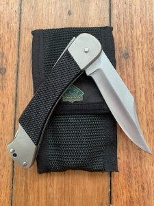 Puma Knife: PUMA 2001 Sergeant Folding Lock Knife With Black Handle in Original Puma Pouch