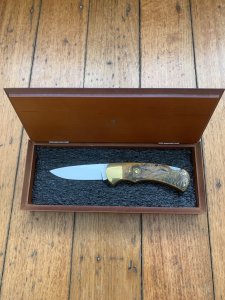 Puma Knife: Puma Original Scrimshawed Puma Aligator 4 Star Folding Lock Blade Knife with Presentation Box