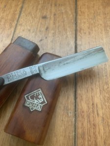 Puma Knife: Rare Puma Original Cut Throat Razor No 198 CAUDANO TORINO in Original Wooden Box