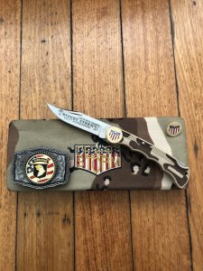 Buck Knife: BUCKLITE 426X USA Operation Desert Storm 101st Airborne Commemorative in Display Box