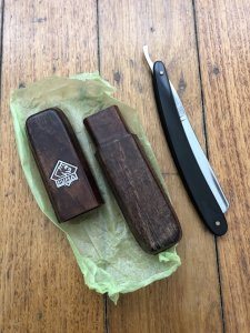 Puma Knife: Rare Puma Original Cut Throat Razor No 225 in Original Wooden Box
