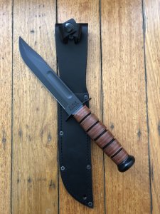 Ka-Bar Knife: Kabar US Army version Traditional Knife with Black Leather Sheath