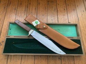 Puma Knife: 1989 Puma Big Big Bowie knife with Wooden Handle in original Wooden Box #45982