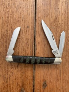 Buck Knife: 2008 Buck 303 Cadet Special Edition 3 Blade Pocket Knife With Green/Black Jigged Bone