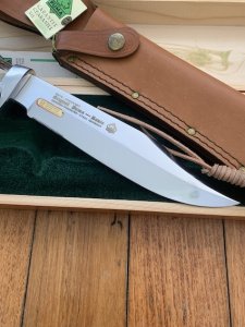 Puma Knife: 1982 Puma Big Big Bowie knife with Stag Antler Handle in original Wooden Box & Warranty