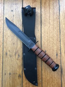 Ka-Bar Knife: Kabar US Army version Traditional Knife with Black Leather Sheath