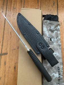 Kizlyar Knife: Kizlyar Original Phoenix Satin Military Knife with Elastron Rubberised Handle and Leather Sheath #628