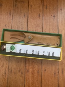 Puma Knife: Puma 6375 Rare 1983 White Hunter Knife with Jacaranda Handle Original Plastic Box & Matching Warranty