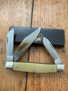 Puma Knife: Puma Original 3 Blade Stockman Knife with Cream Corelon/Delrin Handle