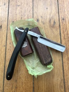 Puma Knife: Rare Puma Original Cut Throat Razor No 225 in Original Wooden Box