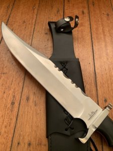 United Cutlery Gil Hibben Magnum Bowie with Black Leather Sheath