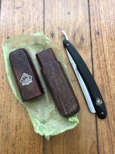 Puma Knife: Rare Puma Original Cut Throat Razor No 225 in Original Wooden Box