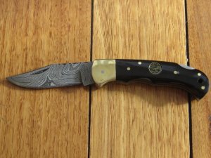 Croco Knife: 3002 Damascus bladed Folding lock Knife with Buffalo Horn handle