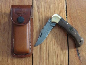 Croco Knife: 3061 Damascus bladed Folding lock Knife with Walnut handle