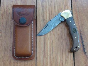 Croco Knife: 3061 Damascus bladed Folding lock Knife with Walnut handle