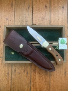 Puma Knife: Puma Original 1986 4 Star Fixed Blade Knife with Walnut Handle in Original Wooden Box #20861