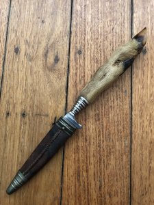 German Knife: Puma style WINGEN Handmade Vintage Jagdnicker Knife with Roe Deer Foot Handle