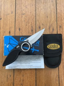 GERBER USA Chameleon II Folding Knife with Pouch and Original Box.