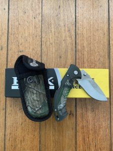 Buck Knife: 2007 Model 395 Medium Buck OMNI Hunter Folding Knife with Camo Handle & Pouch