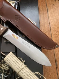 Puma Knife: Puma 121000 Large 'Robuster' Knife with Solid Walnut Handle #0105