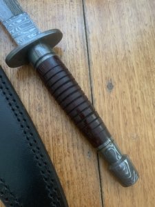 COMMANDO BLADED KNIFE WITH 200 LAYER DAMASCUS BLADE AND ROSEWOOD HANDLE