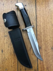 Buck Knife: Buck 2006 Model 119 Special Hunting Knife with Leather Sheath