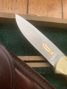 Puma Knife: Puma Original 1986 4 Star Fixed Blade Knife with Walnut Handle in Original Wooden Box #20861