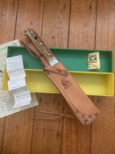 Puma Knife: Puma Original 1972 White Hunter 116377 in original box & warranty