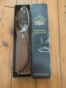 Puma Knife: Puma Rare Original 2002 New Hunter Model 118375 in original sheath and box.