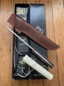 Puma Knife: Puma 121000 Large 'Robuster' Knife with Solid Walnut Handle #0105
