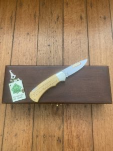 Puma Knife: Puma Original Scrimshawed Puma Roe Deer 4 Star Folding Lock Blade Knife with Presentation Box