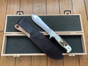 Puma Knife: Puma Rare 2007 SPECIAL EDITION White Hunter Model 50 with Stag Handle 116075 in Black Box