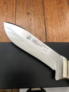 Puma Knife: Puma 2006 Rare Model Amicus with Black Handle and Display Box