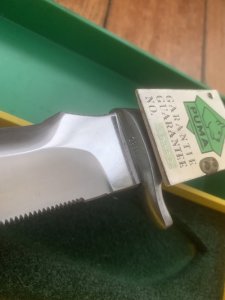 Puma Knife: Puma 6375 Rare 1983 White Hunter Knife with Jacaranda Handle Original Plastic Box & Matching Warranty