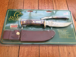 Schrade Knife: USA-made Schrade Ducks Unlimited collectable 2 knife set