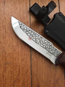 Kizlyar Knife: Kizlyar Mirror Finish Patterned Blade with Caucasian Walnut Handle
