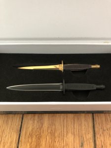 Twin Miniature COMMANDO Knives in Presentation Box