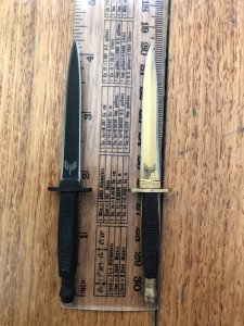 Twin Miniature COMMANDO Knives in Presentation Box