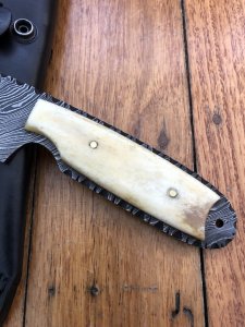 Damascus Knife: Damascus Knife Drop-point Blade with Camel Bone Handle