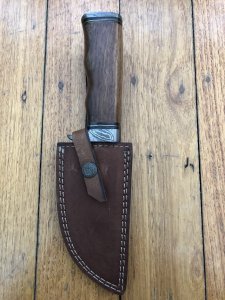 Damascus Knife: Damascus Knife with Solid Walnut Handle