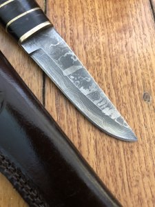 Damascus Knife: UK Made 300 Layer Damascus BushCraft Knife with Black Buffalo Handle