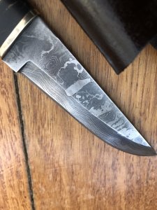 Damascus Knife: UK Made 300 Layer Damascus BushCraft Knife with Black Buffalo Handle