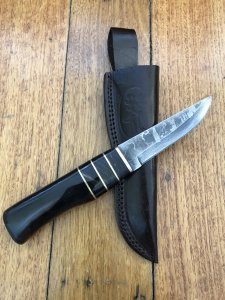 Damascus Knife: UK Made 300 Layer Damascus BushCraft Knife with Black Buffalo Handle