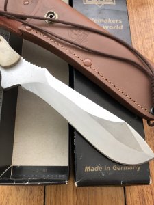 Puma Knife: Puma Rare Original 2002 New Hunter Model 118375 in original sheath and box.